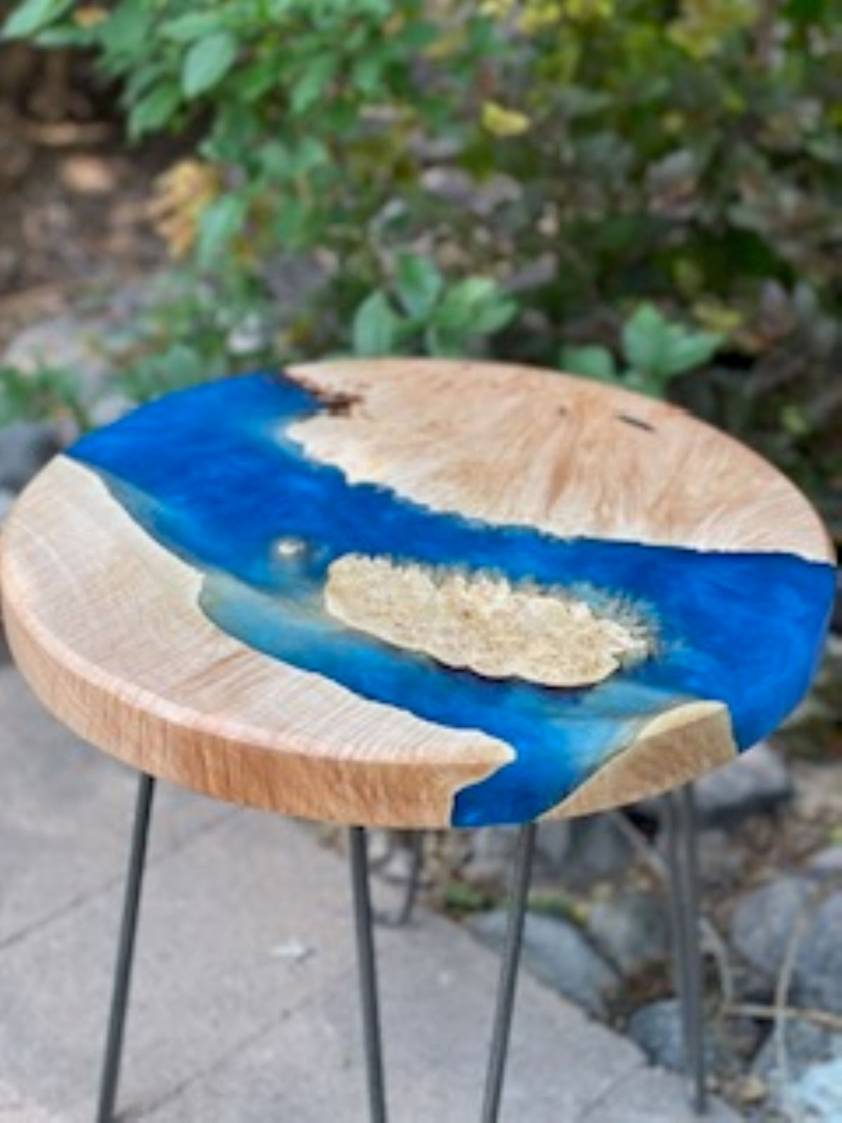 17&quot; Diameter Vivid Blue Maple Table