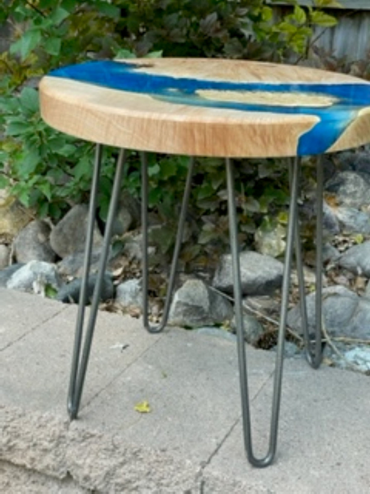 17&quot; Diameter Vivid Blue Maple Table