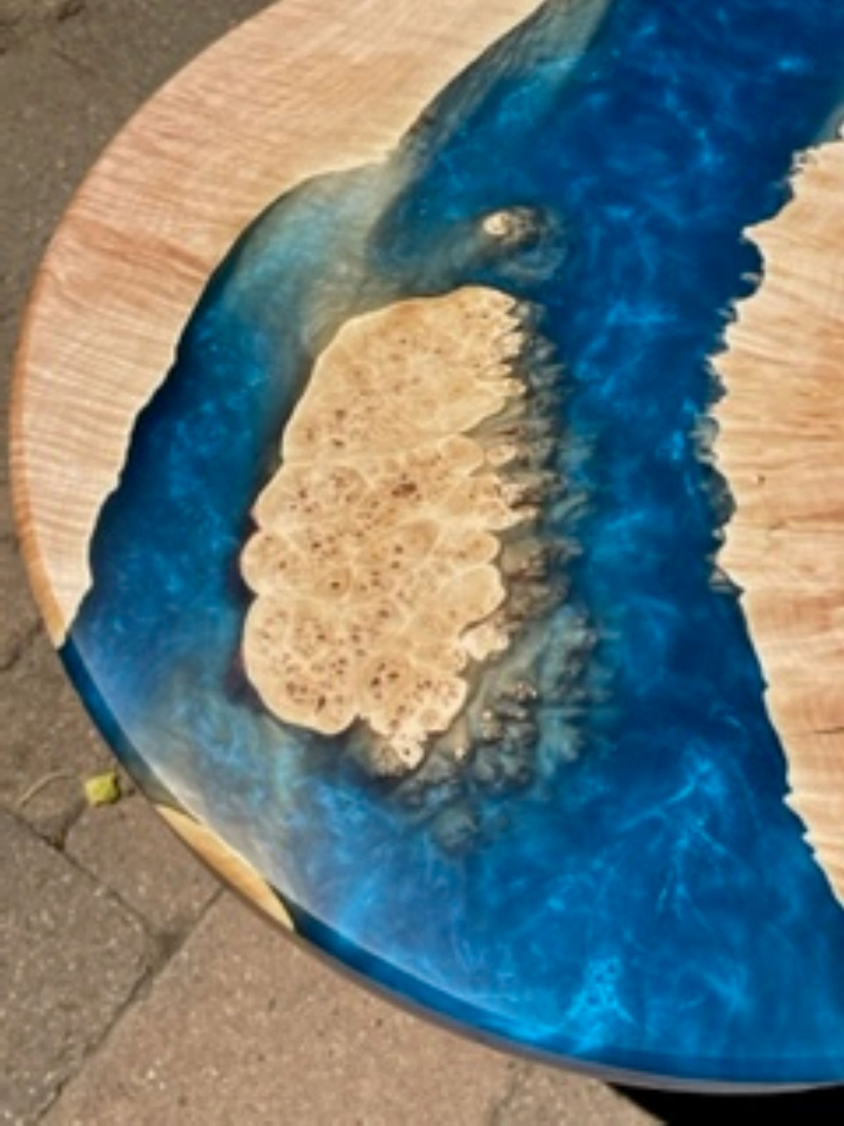 17&quot; Diameter Vivid Blue Maple Table