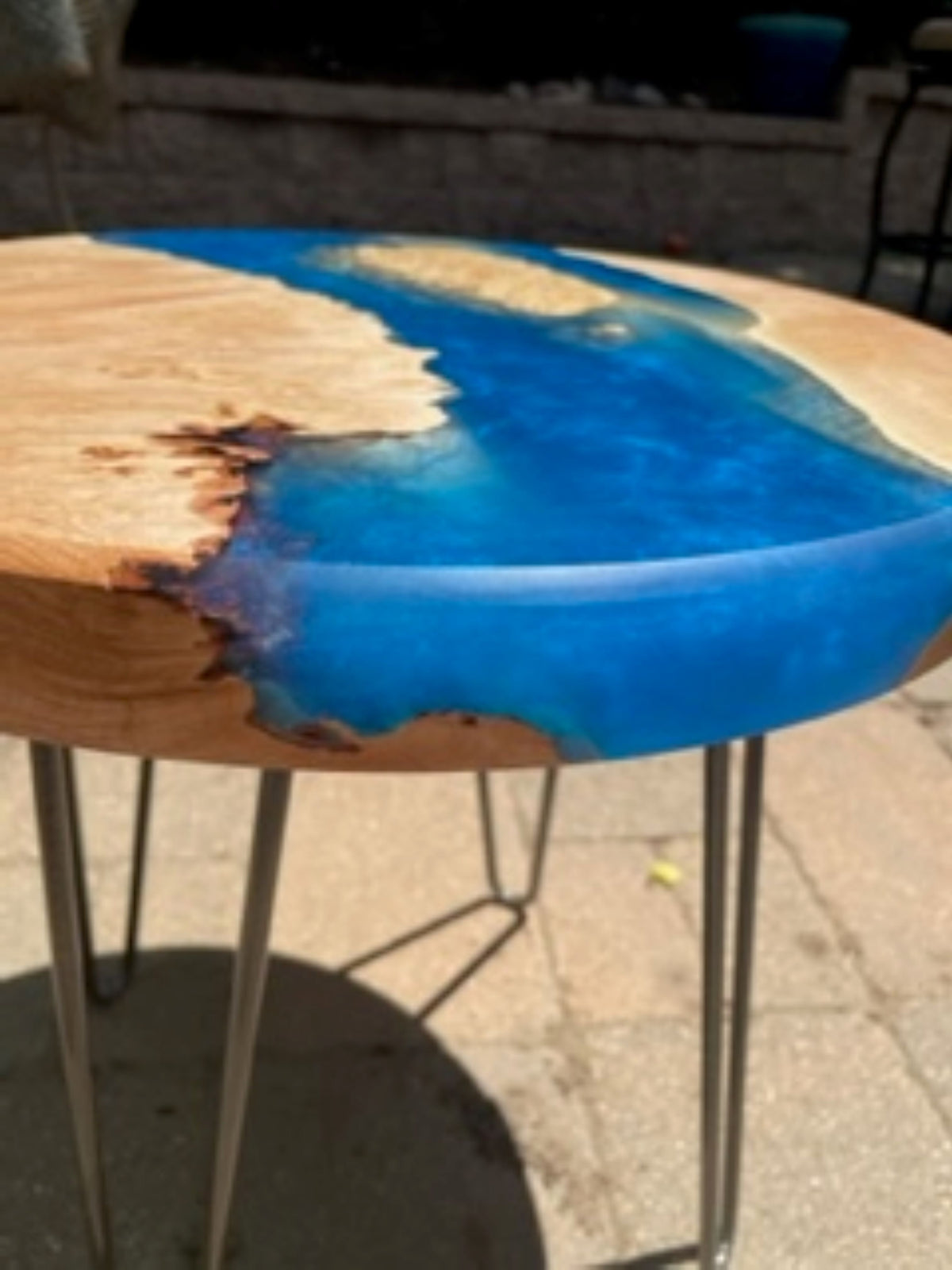 17&quot; Diameter Vivid Blue Maple Table