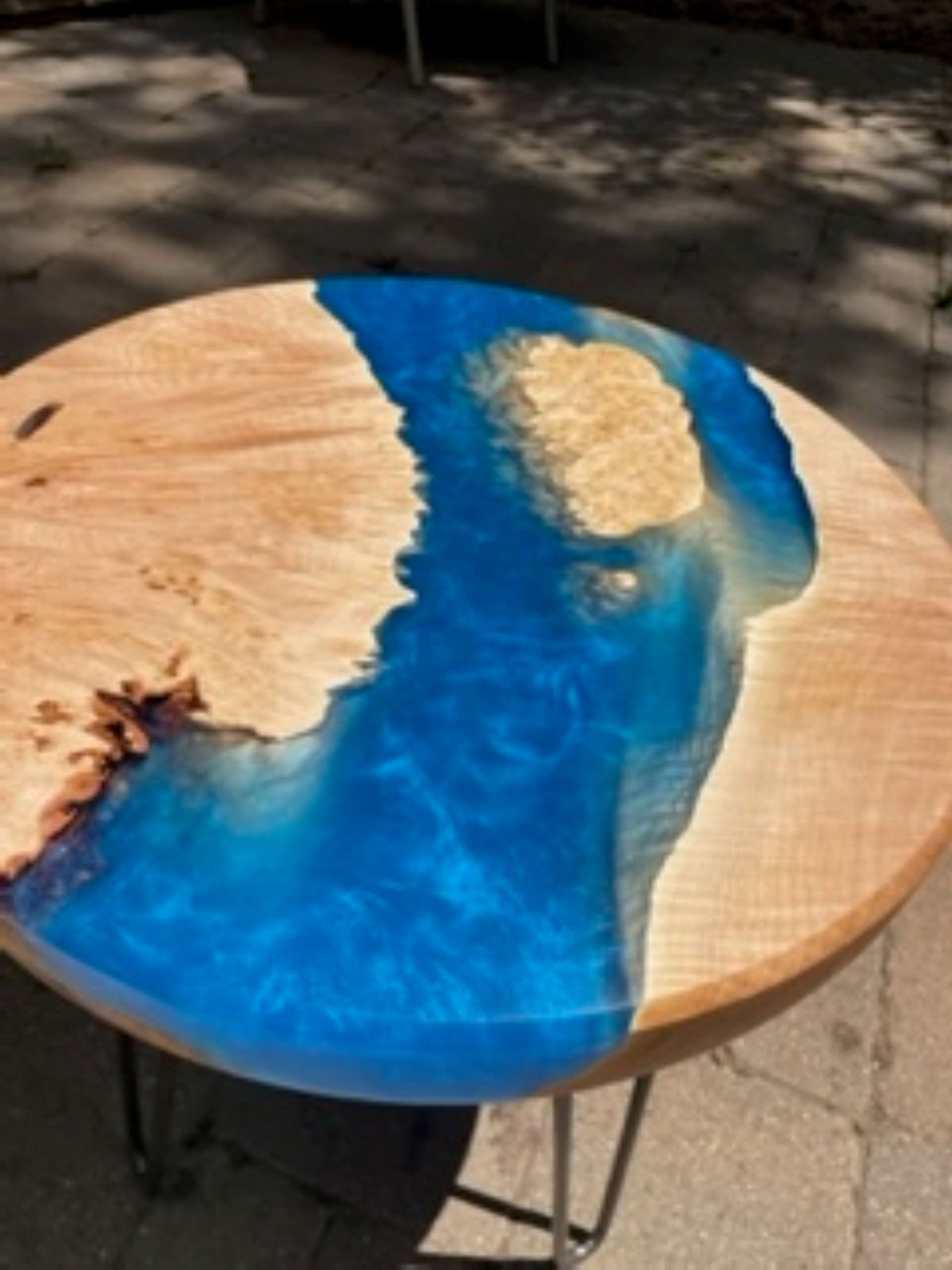 17&quot; Diameter Vivid Blue Maple Table