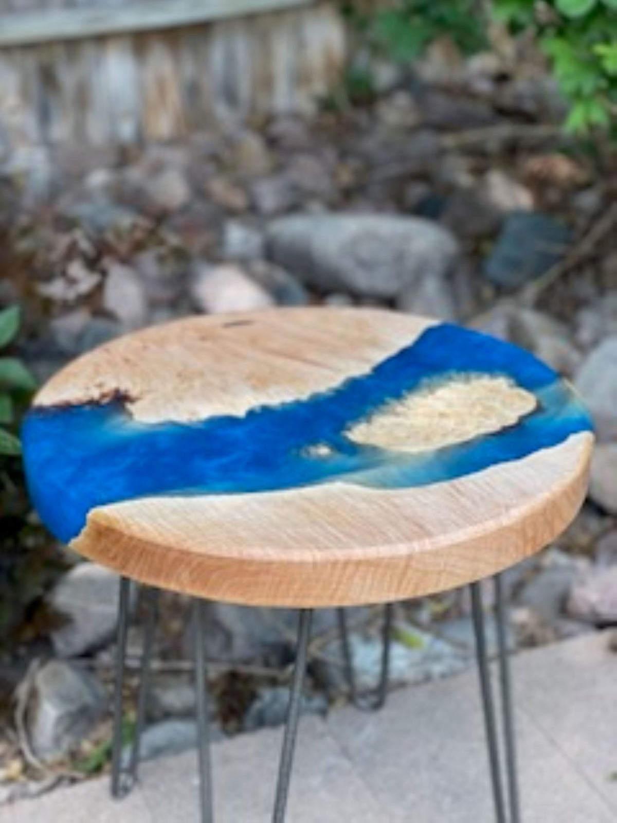 17&quot; Diameter Vivid Blue Maple Table